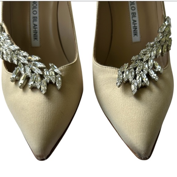 Manolo Blahnik Nadira Champagne Satin Heels Crystal Embellishment  7.5 US - Picture 9 of 16